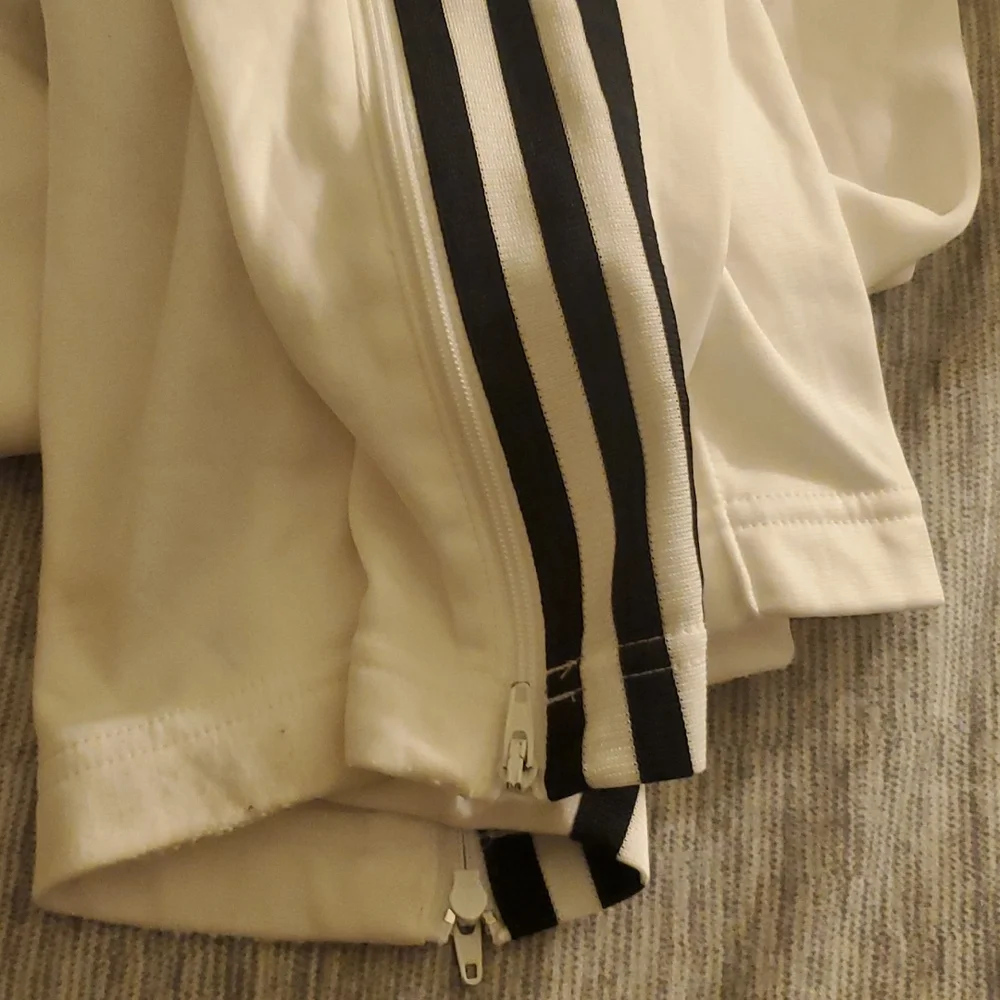 Adidas pants  long is 36 - Picture 4 of 4